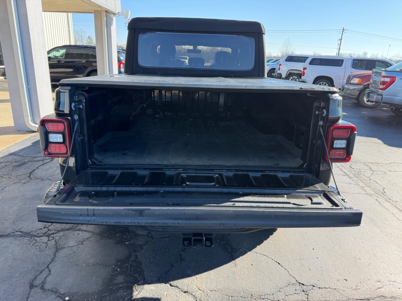Jeep Gladiator Vehicle Full-screen Gallery Image 05