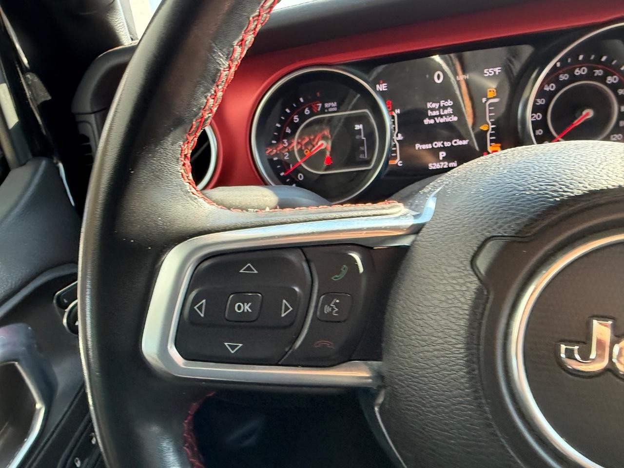 Jeep Gladiator Vehicle Full-screen Gallery Image 12