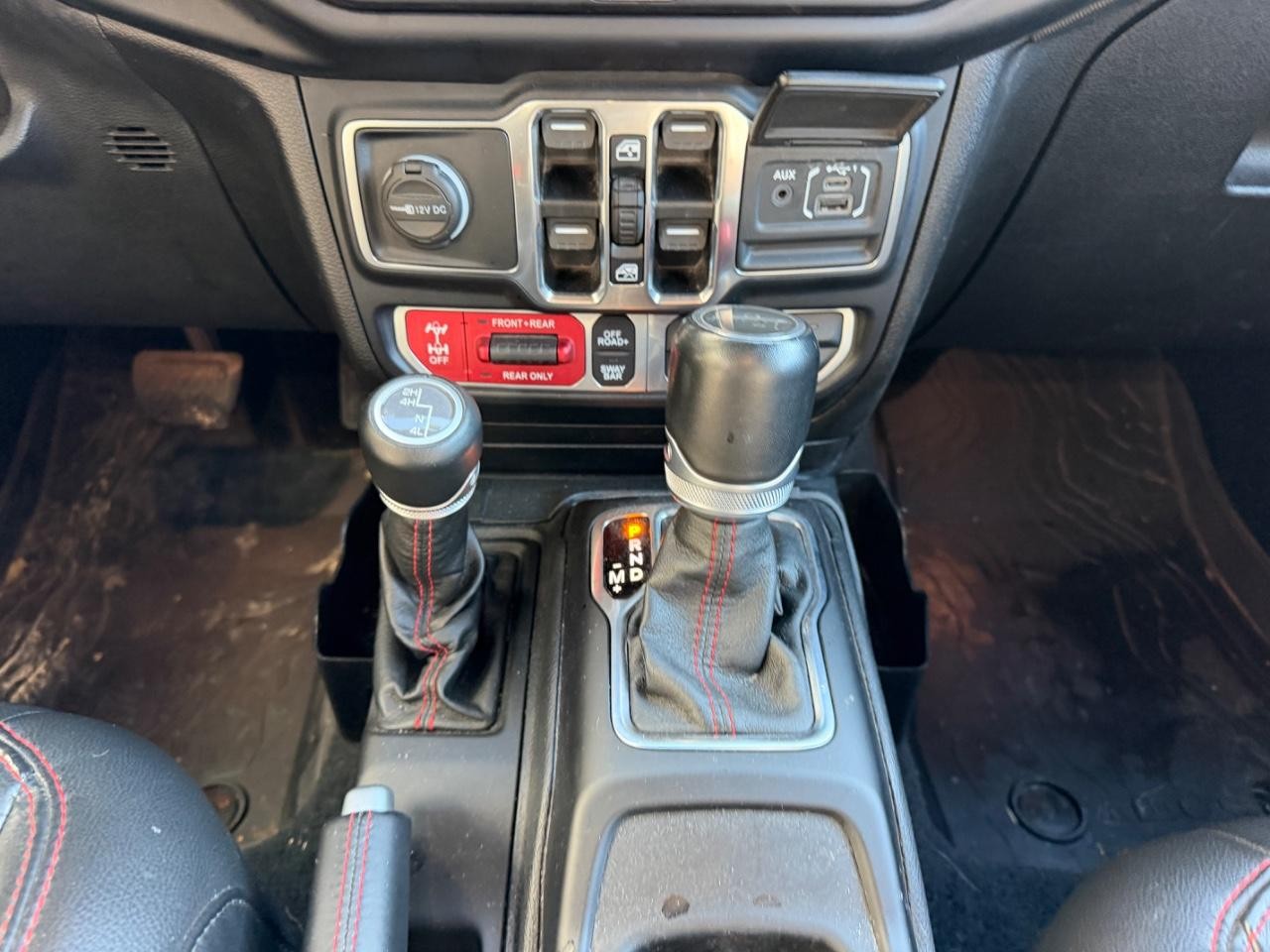 Jeep Gladiator Vehicle Full-screen Gallery Image 16