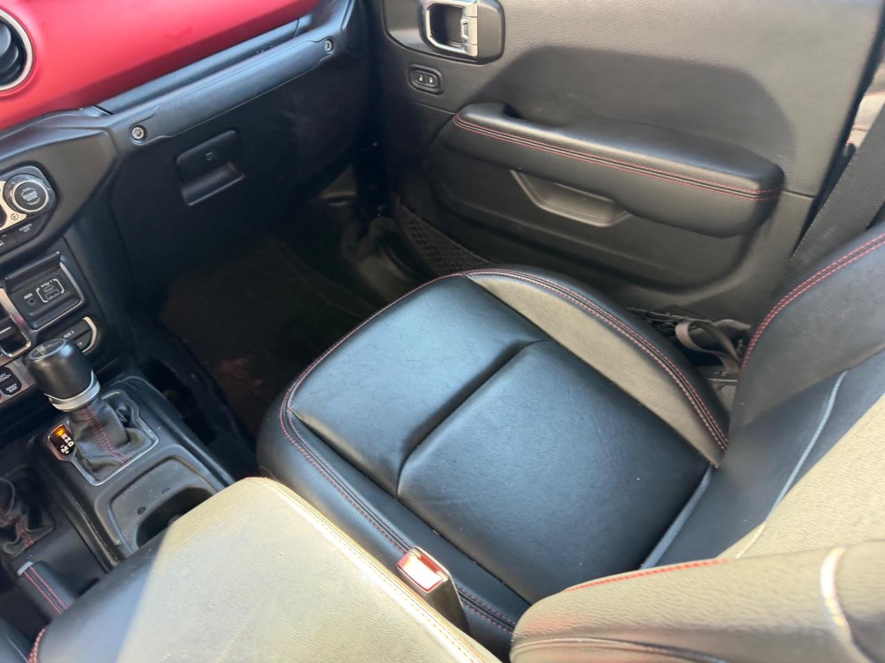 Jeep Gladiator Vehicle Full-screen Gallery Image 17