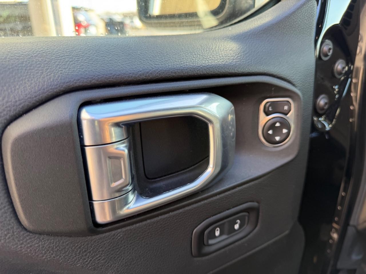Jeep Gladiator Vehicle Full-screen Gallery Image 18