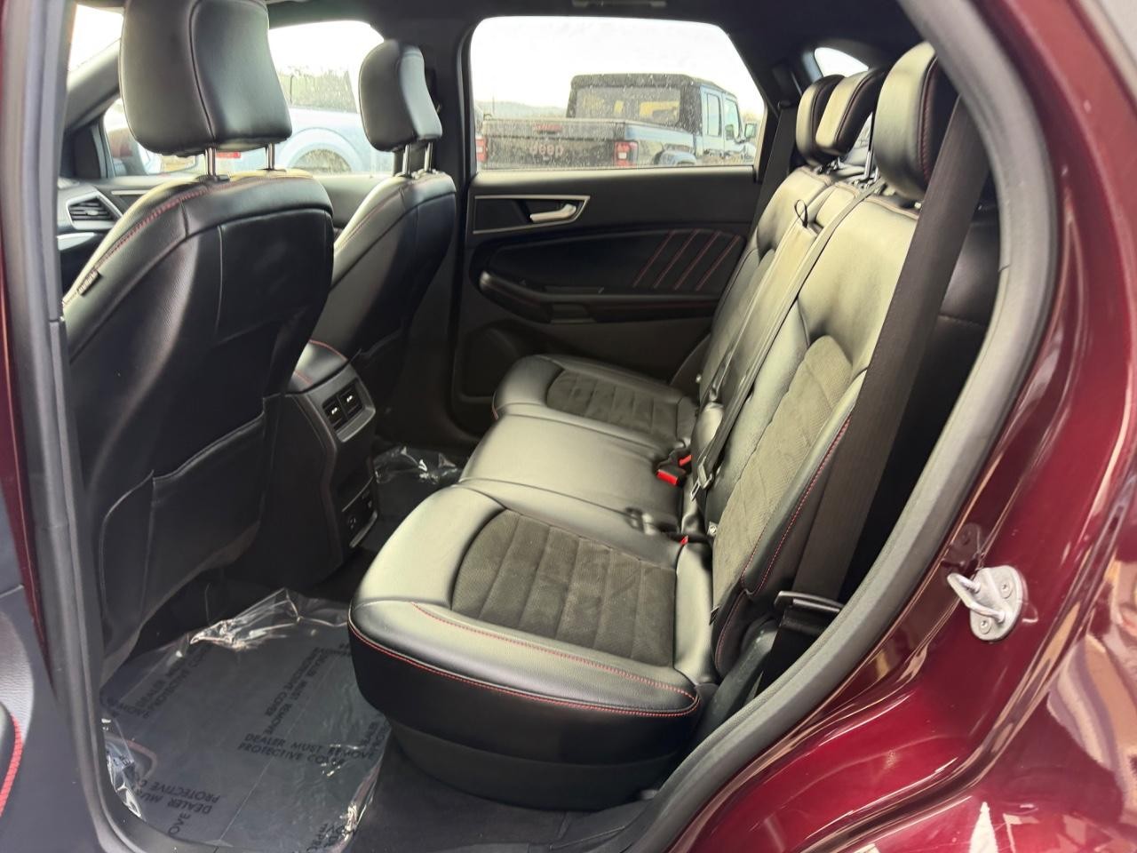 Ford Edge Vehicle Full-screen Gallery Image 09