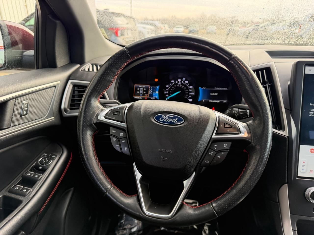 Ford Edge Vehicle Full-screen Gallery Image 12