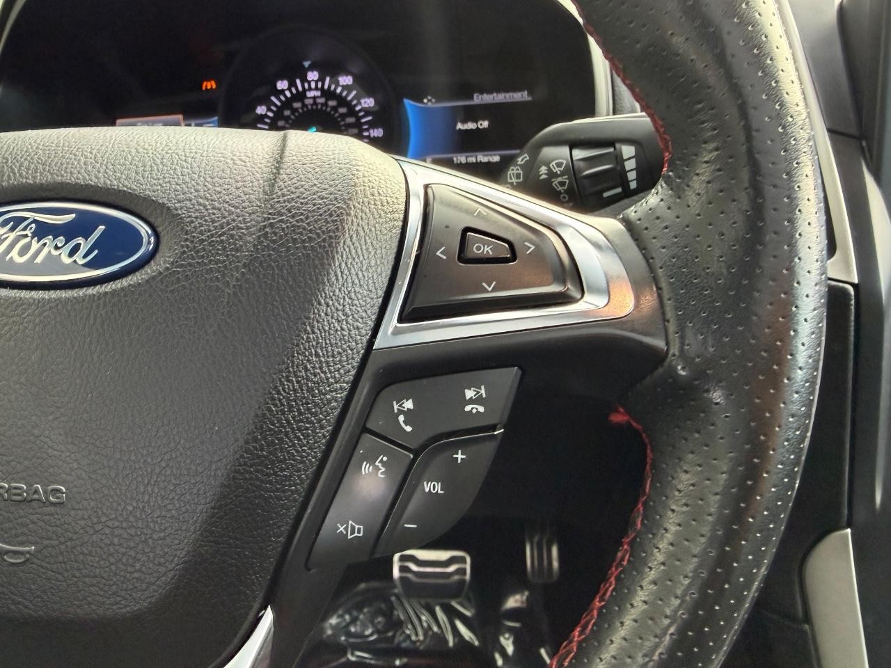 Ford Edge Vehicle Full-screen Gallery Image 14