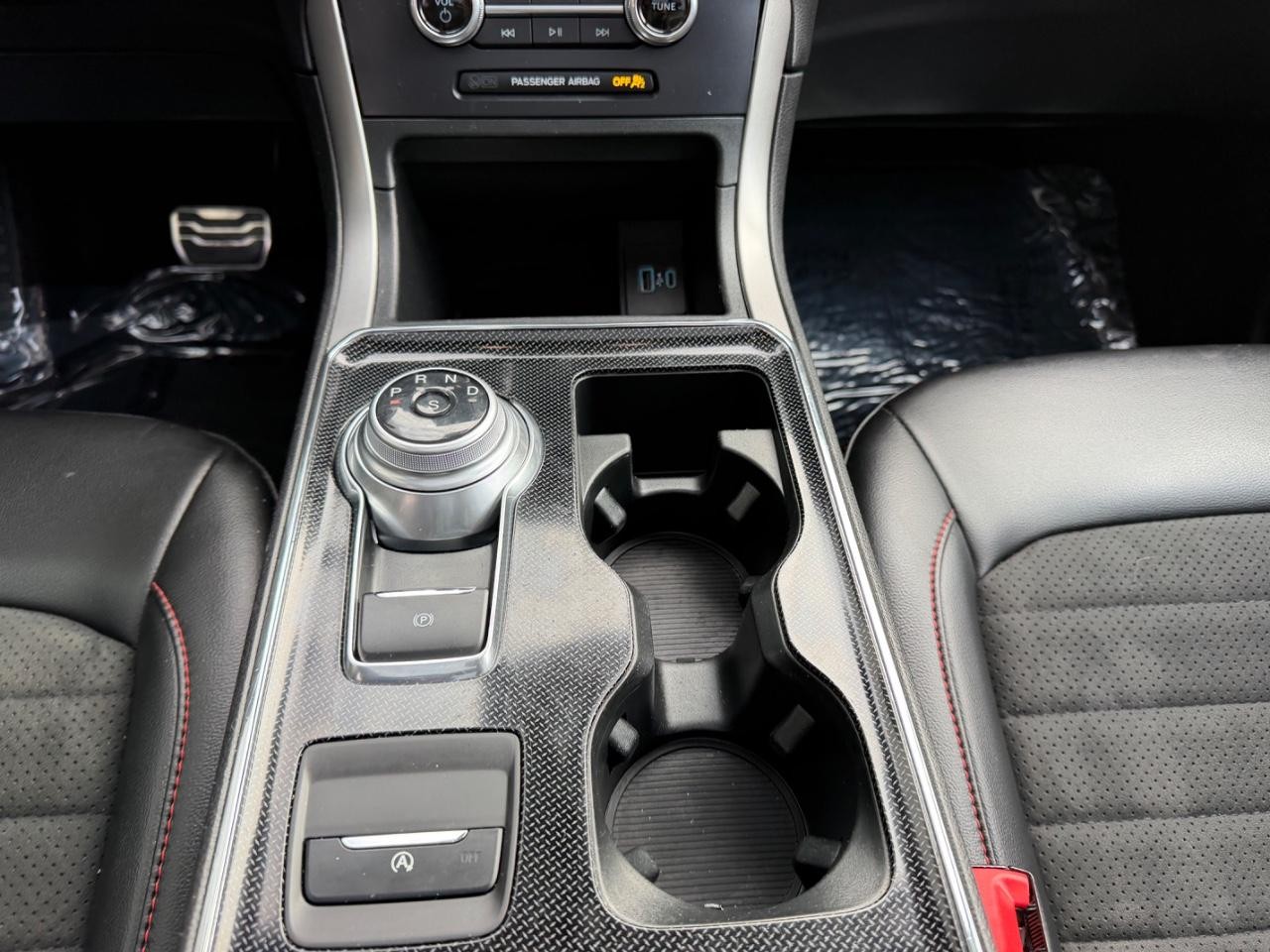 Ford Edge Vehicle Full-screen Gallery Image 17