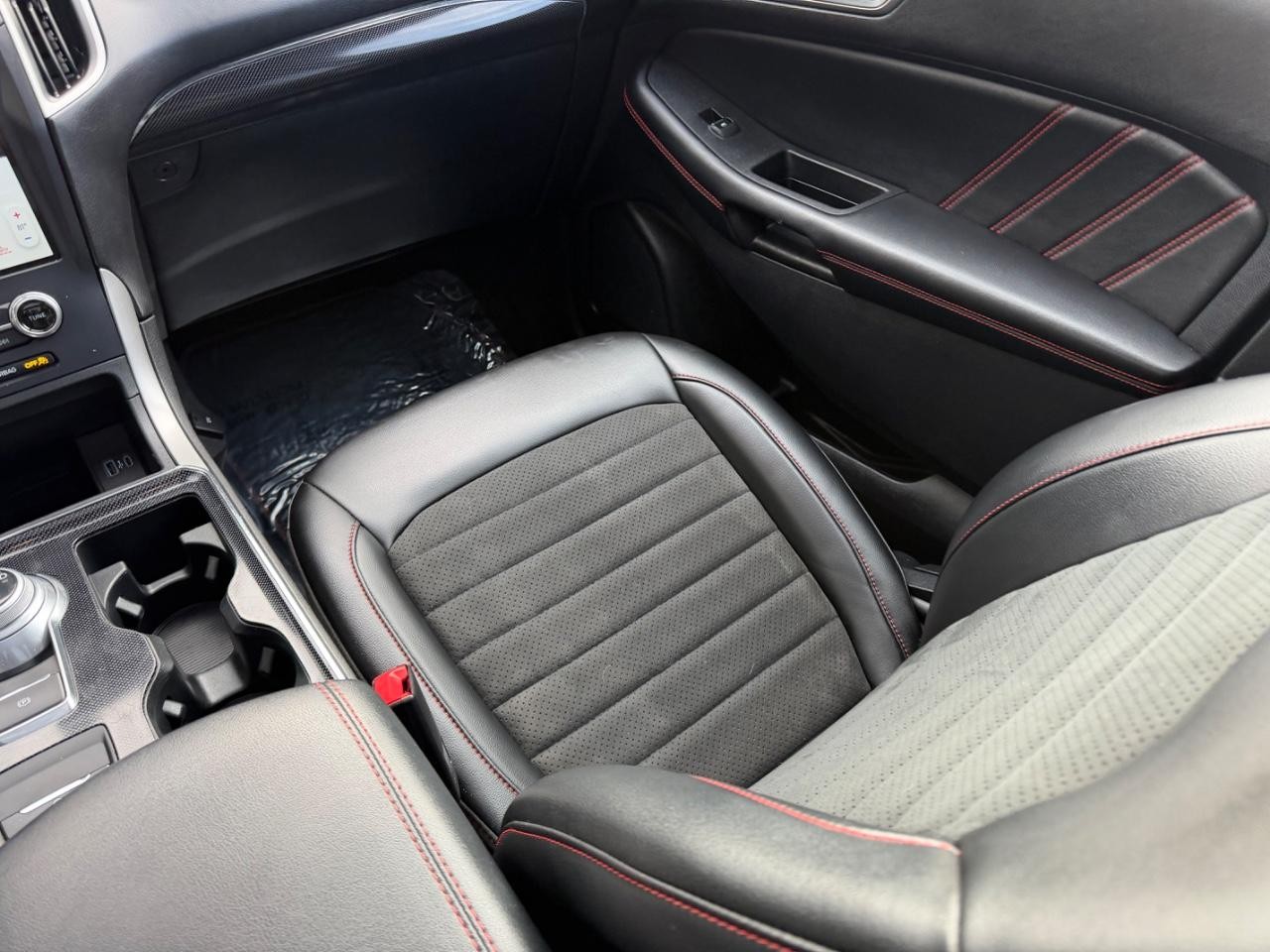 Ford Edge Vehicle Full-screen Gallery Image 18