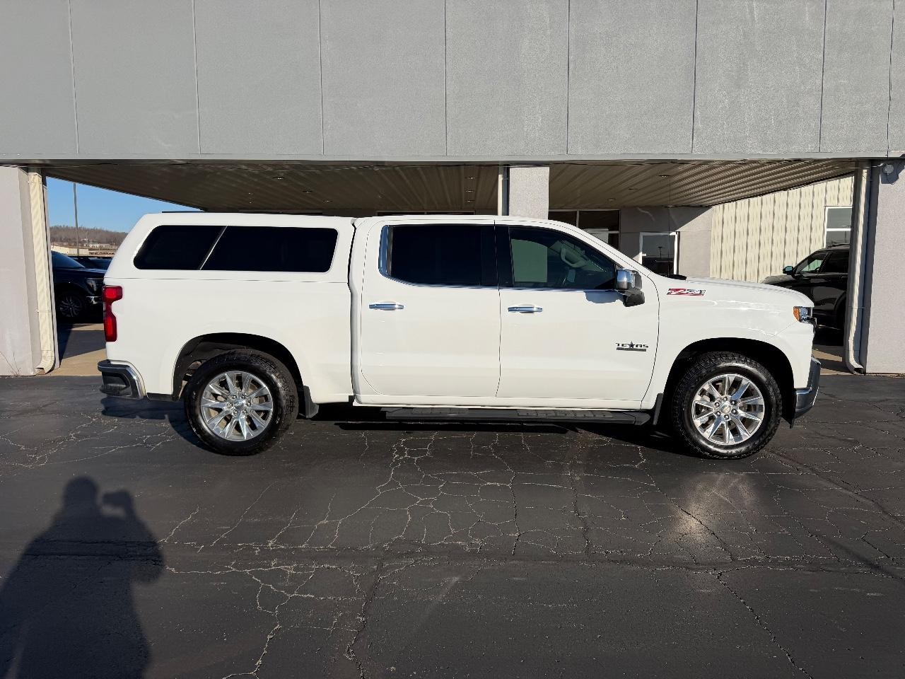 Chevrolet Silverado 1500 Vehicle Full-screen Gallery Image 02