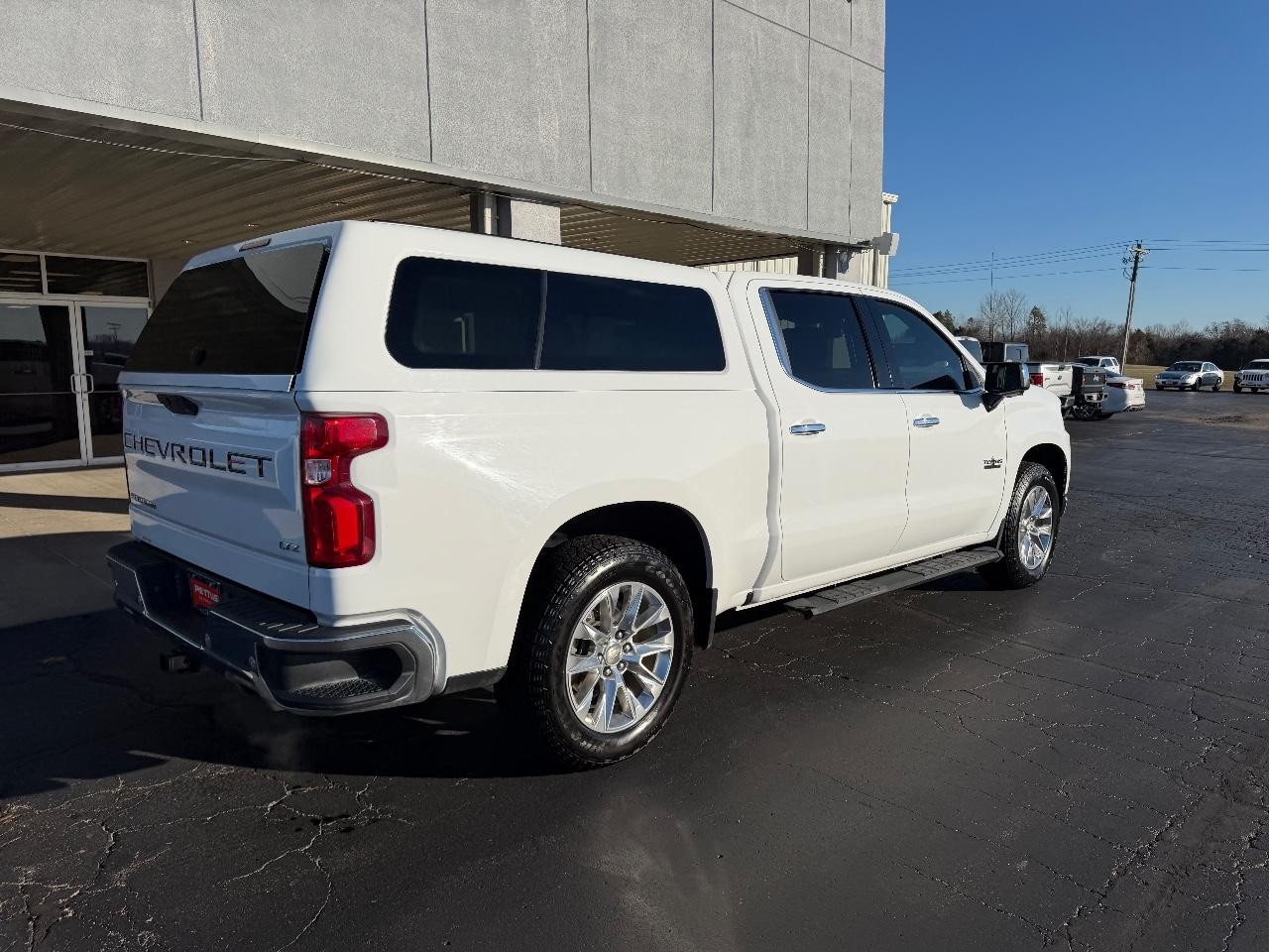 Chevrolet Silverado 1500 Vehicle Full-screen Gallery Image 03