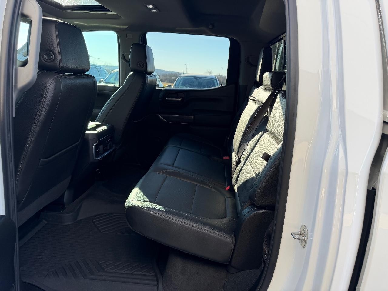 Chevrolet Silverado 1500 Vehicle Full-screen Gallery Image 09