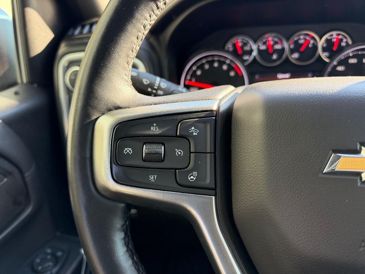 Chevrolet Silverado 1500 Vehicle Full-screen Gallery Image 13