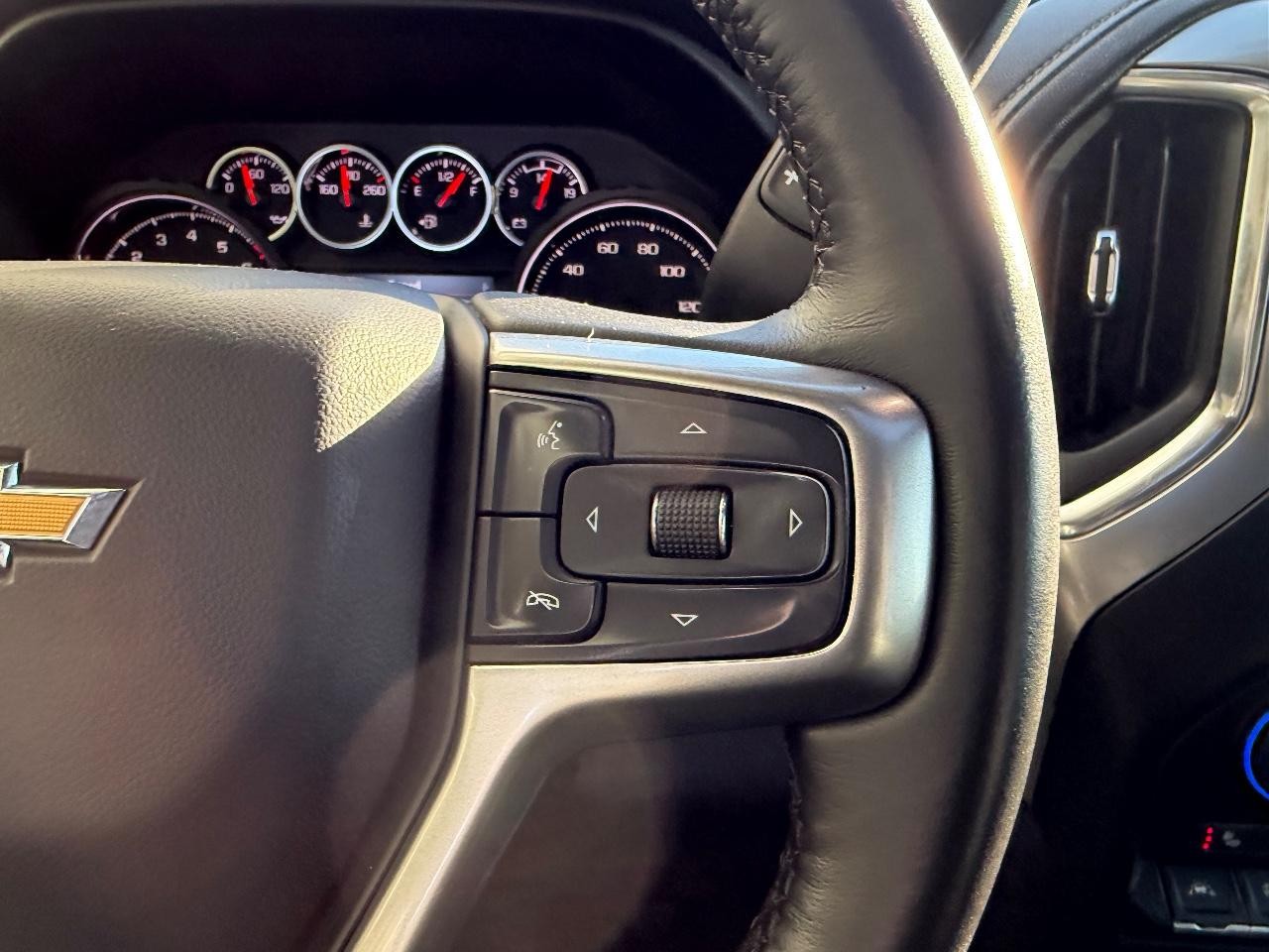 Chevrolet Silverado 1500 Vehicle Full-screen Gallery Image 14