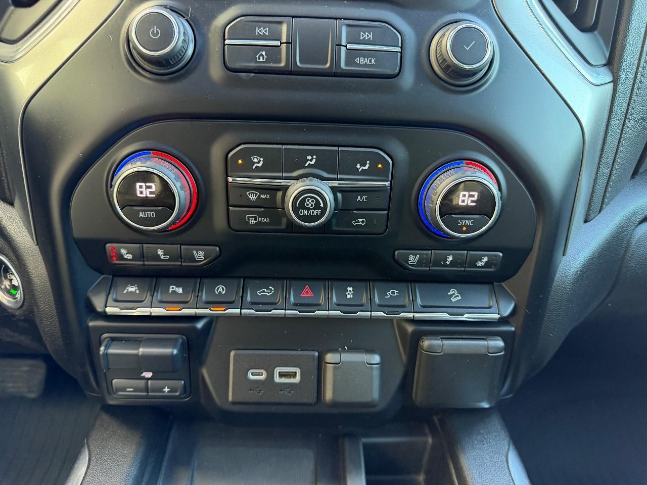 Chevrolet Silverado 1500 Vehicle Full-screen Gallery Image 16