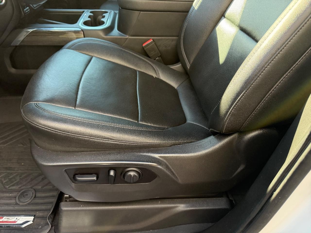 Chevrolet Silverado 1500 Vehicle Full-screen Gallery Image 19