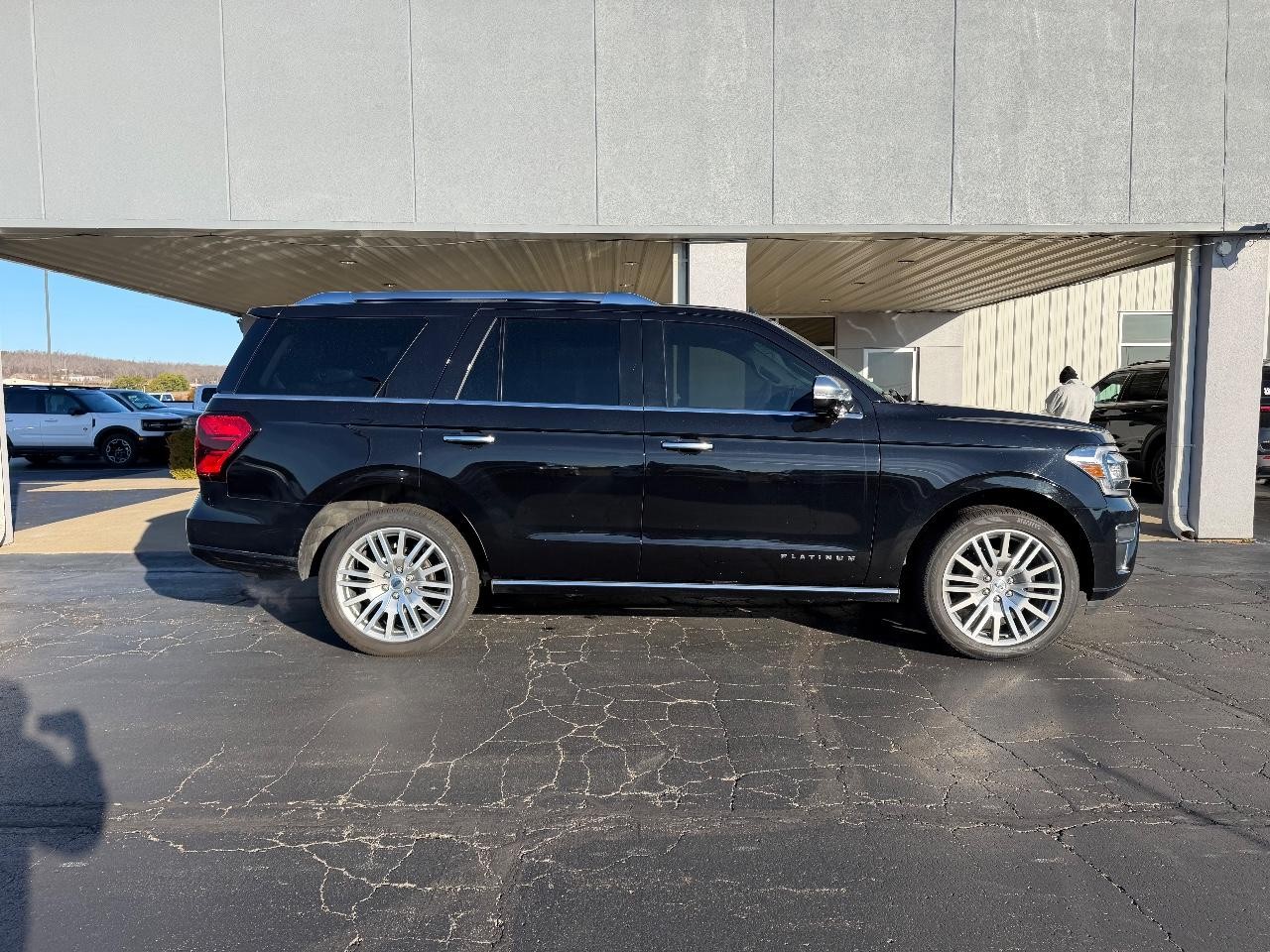 Ford Expedition Vehicle Full-screen Gallery Image 02