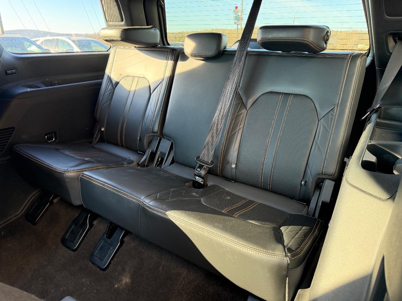 Ford Expedition Vehicle Full-screen Gallery Image 10