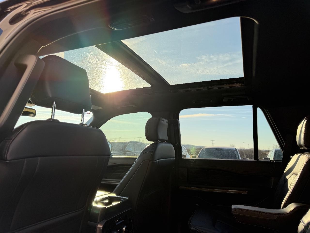 Ford Expedition Vehicle Full-screen Gallery Image 13