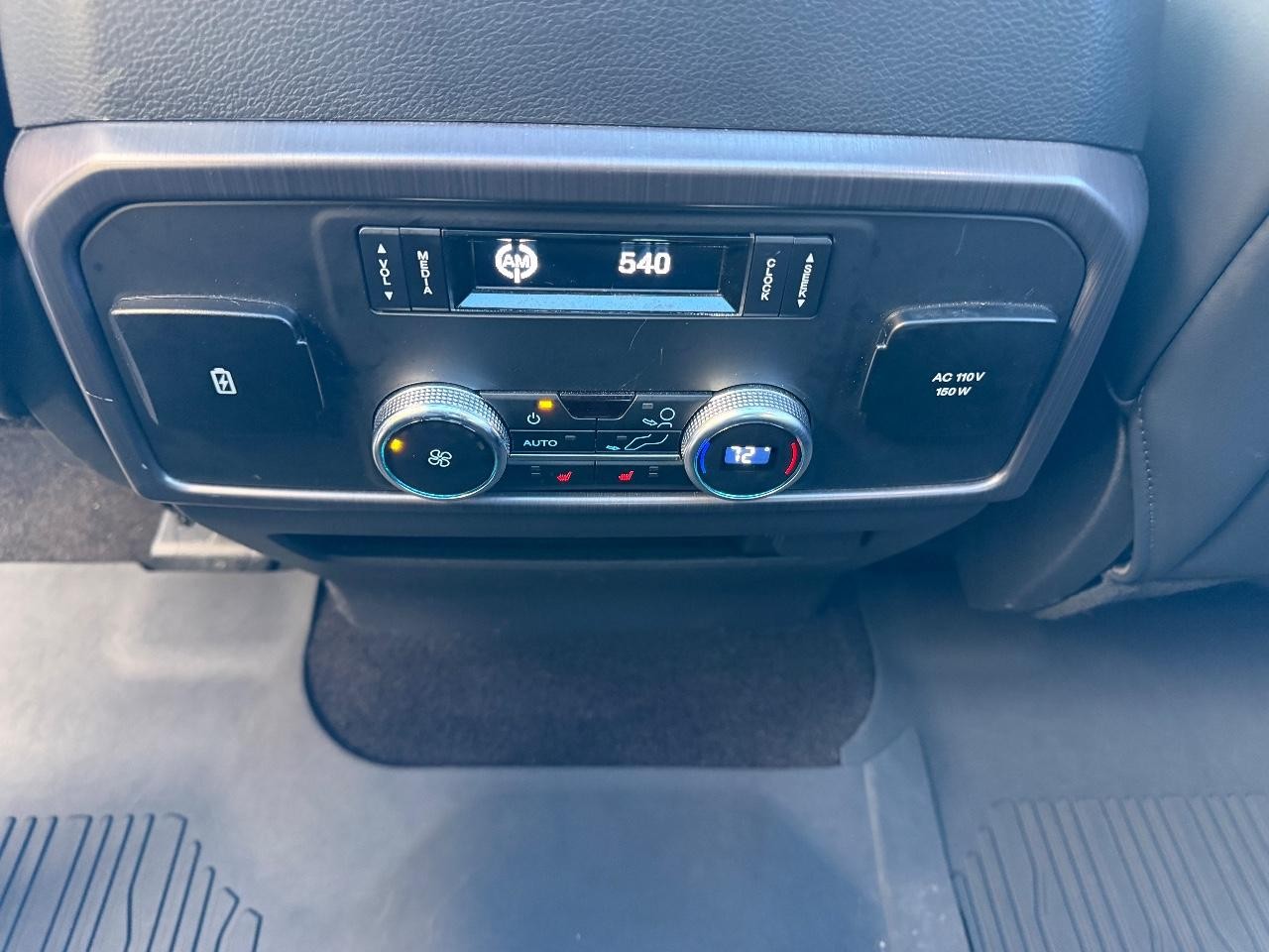 Ford Expedition Vehicle Full-screen Gallery Image 14