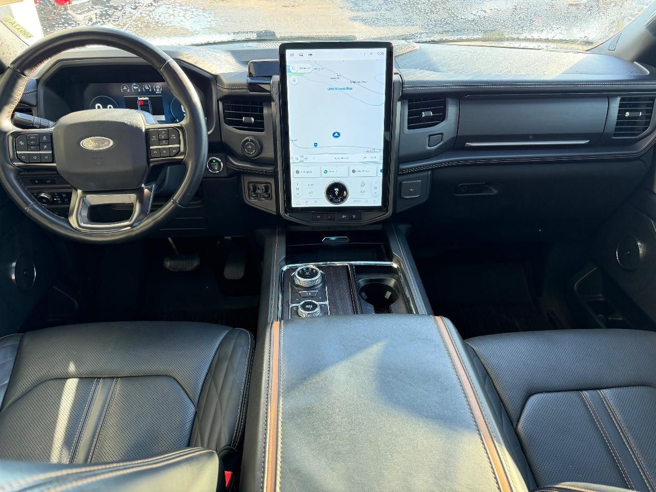 Ford Expedition Vehicle Full-screen Gallery Image 15