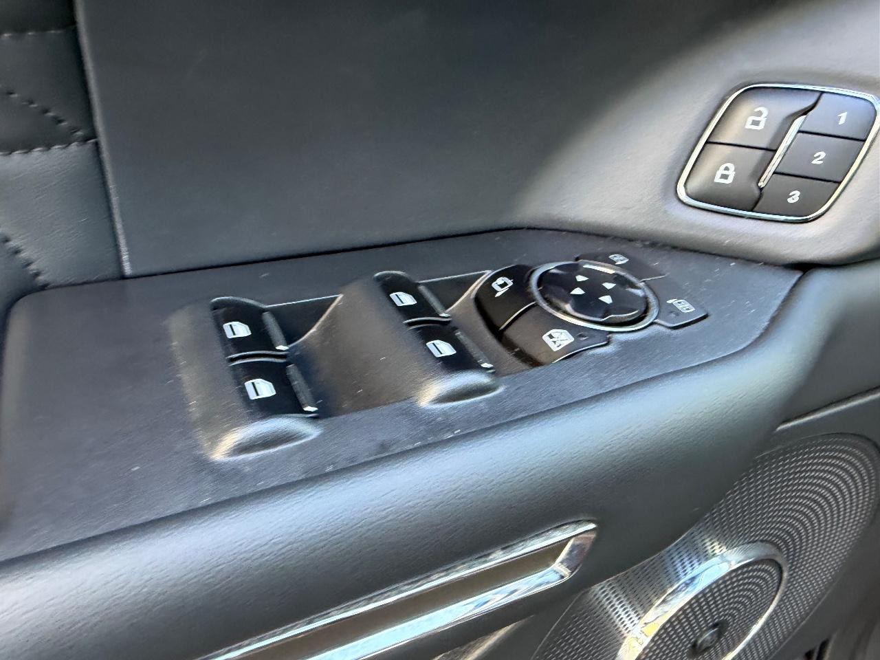 Ford Expedition Vehicle Full-screen Gallery Image 23