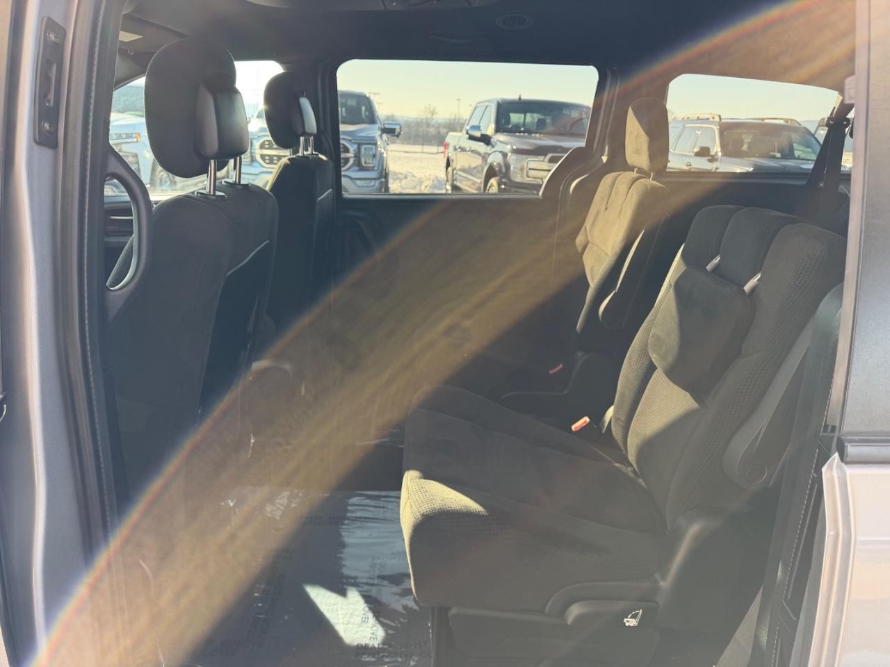 Dodge Grand Caravan Vehicle Full-screen Gallery Image 10