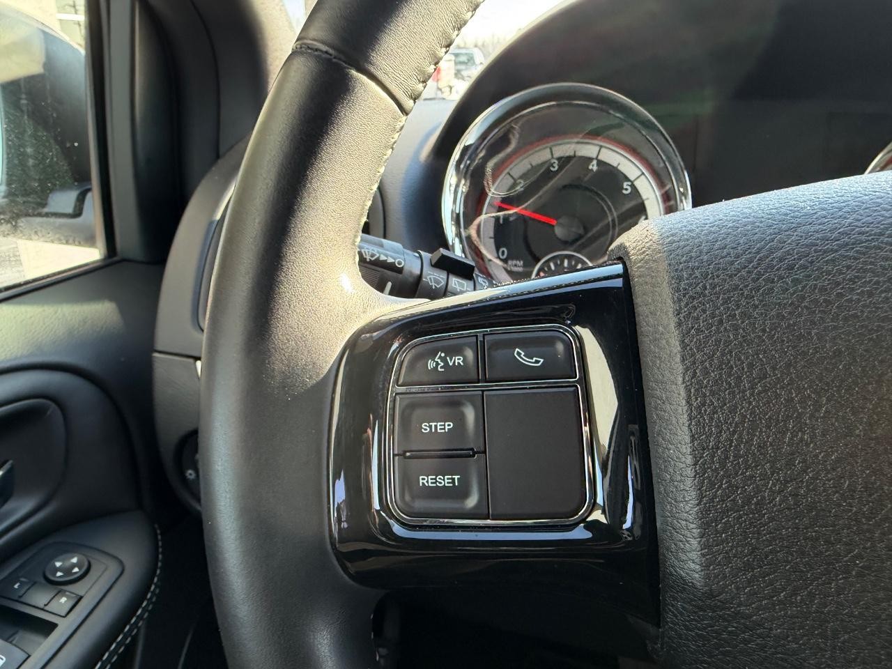 Dodge Grand Caravan Vehicle Full-screen Gallery Image 15