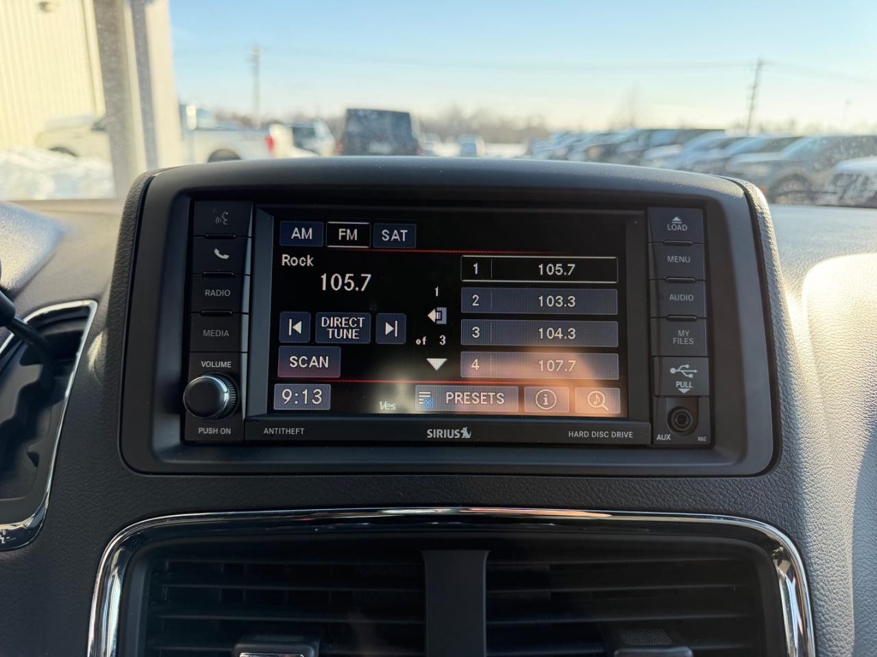 Dodge Grand Caravan Vehicle Full-screen Gallery Image 17