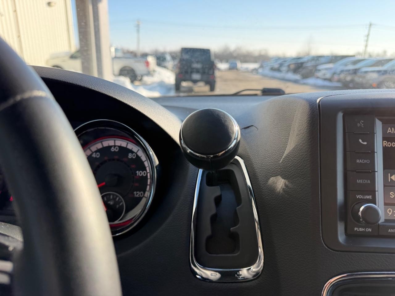 Dodge Grand Caravan Vehicle Full-screen Gallery Image 19