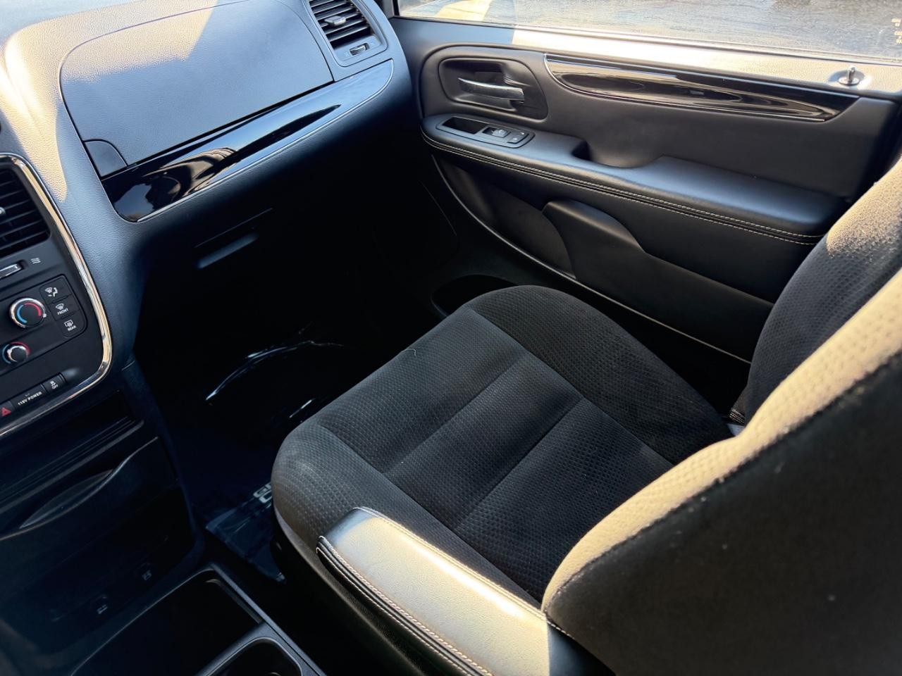 Dodge Grand Caravan Vehicle Full-screen Gallery Image 20