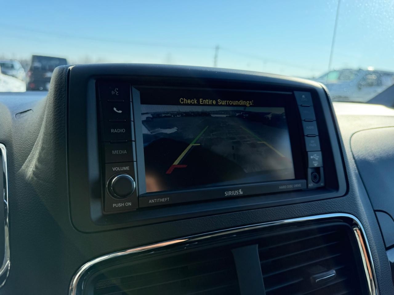 Dodge Grand Caravan Vehicle Full-screen Gallery Image 24