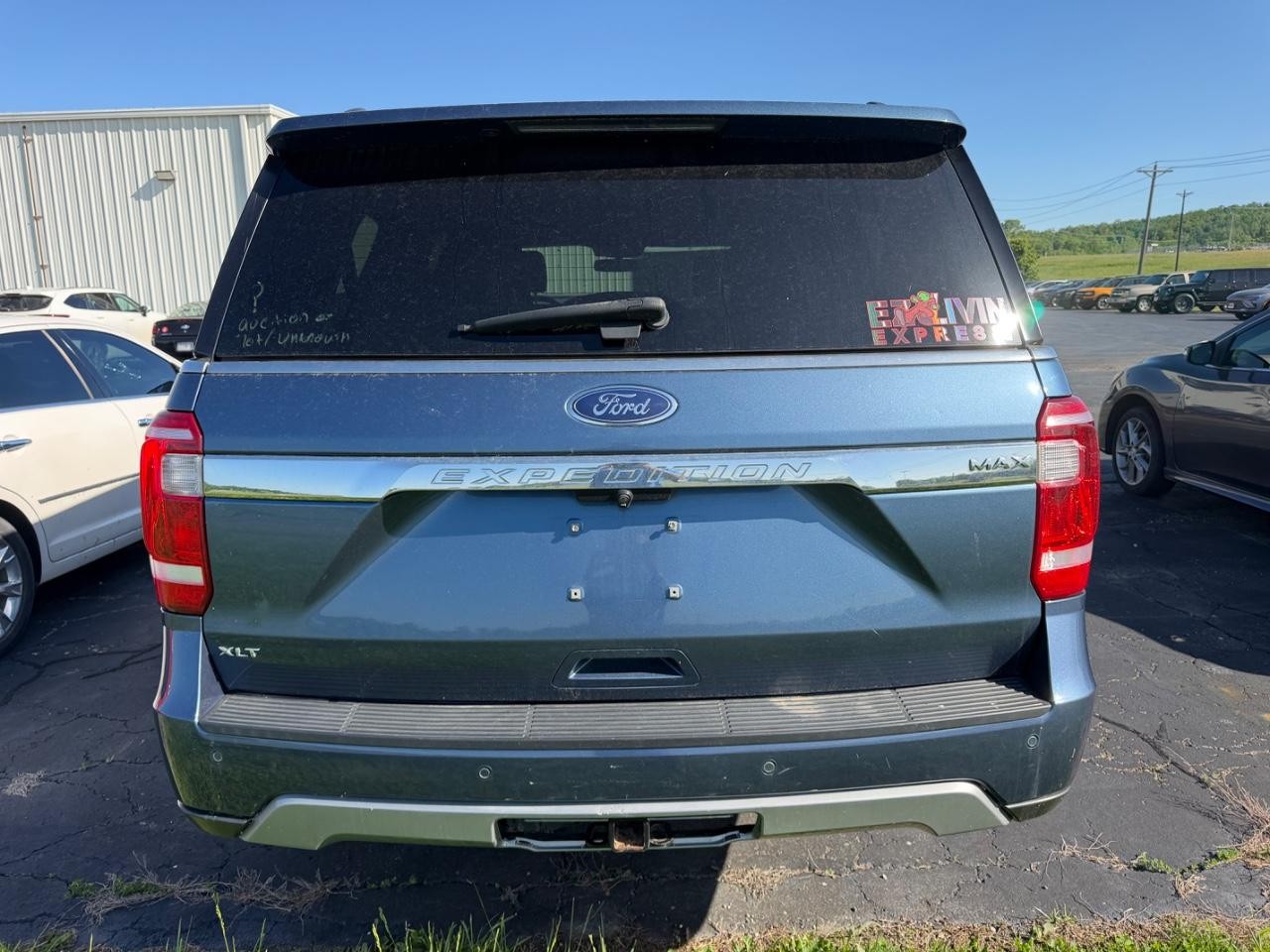 Ford Expedition Max Vehicle Full-screen Gallery Image 03