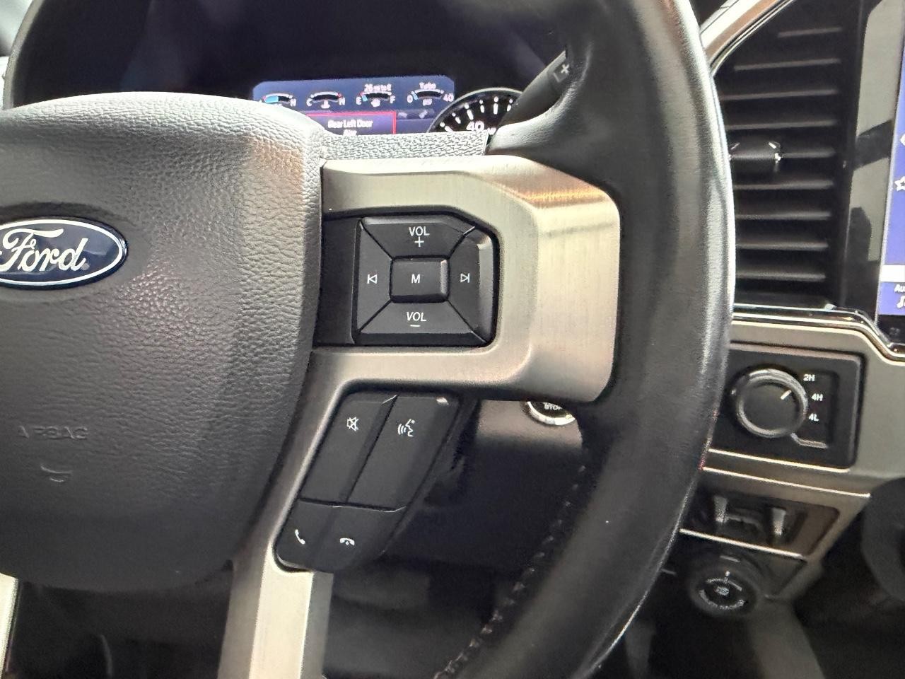 Ford F-350SD Vehicle Full-screen Gallery Image 14