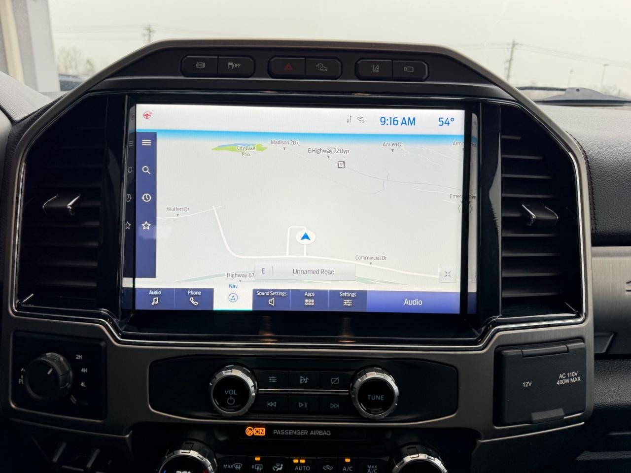 Ford F-350SD Vehicle Full-screen Gallery Image 15