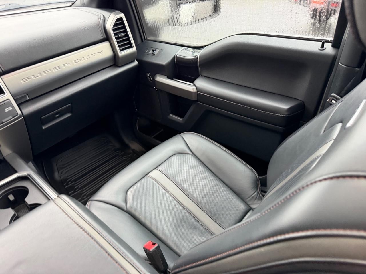 Ford F-350SD Vehicle Full-screen Gallery Image 17