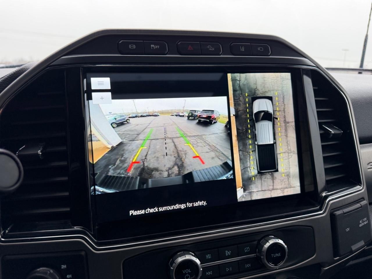 Ford F-350SD Vehicle Full-screen Gallery Image 23