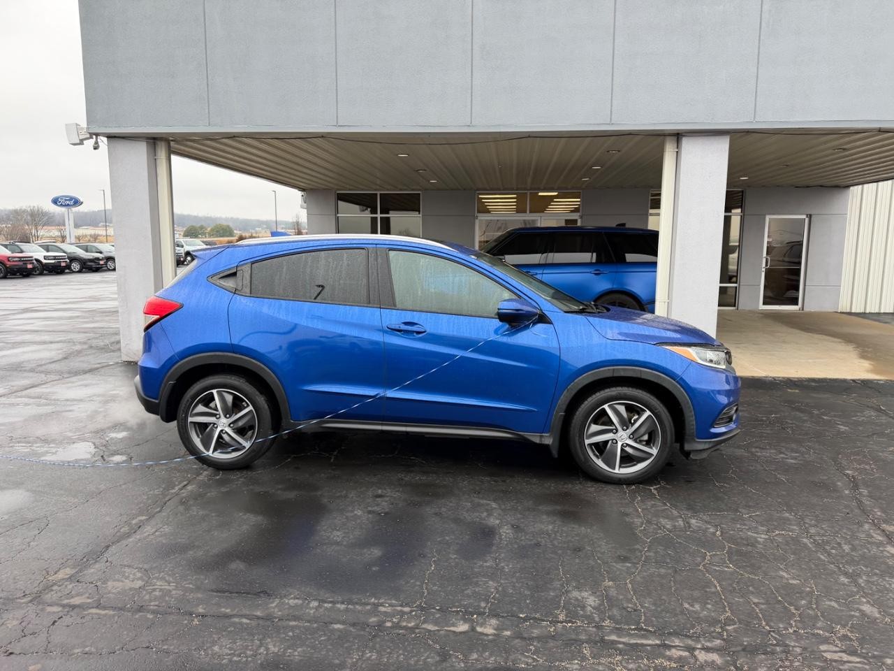 Honda HR-V Vehicle Full-screen Gallery Image 02