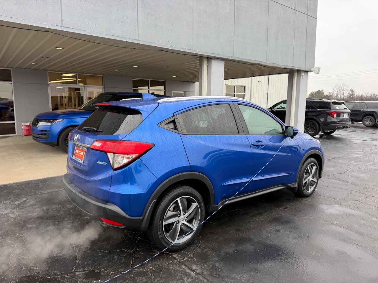 Honda HR-V Vehicle Full-screen Gallery Image 03