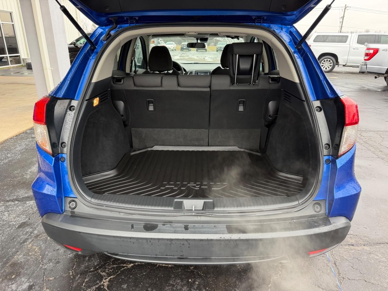 Honda HR-V Vehicle Full-screen Gallery Image 05