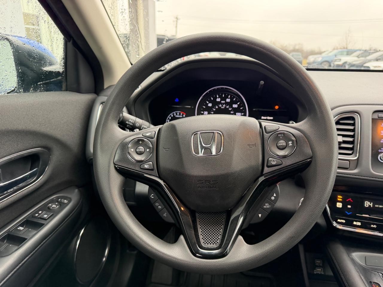 Honda HR-V Vehicle Full-screen Gallery Image 12