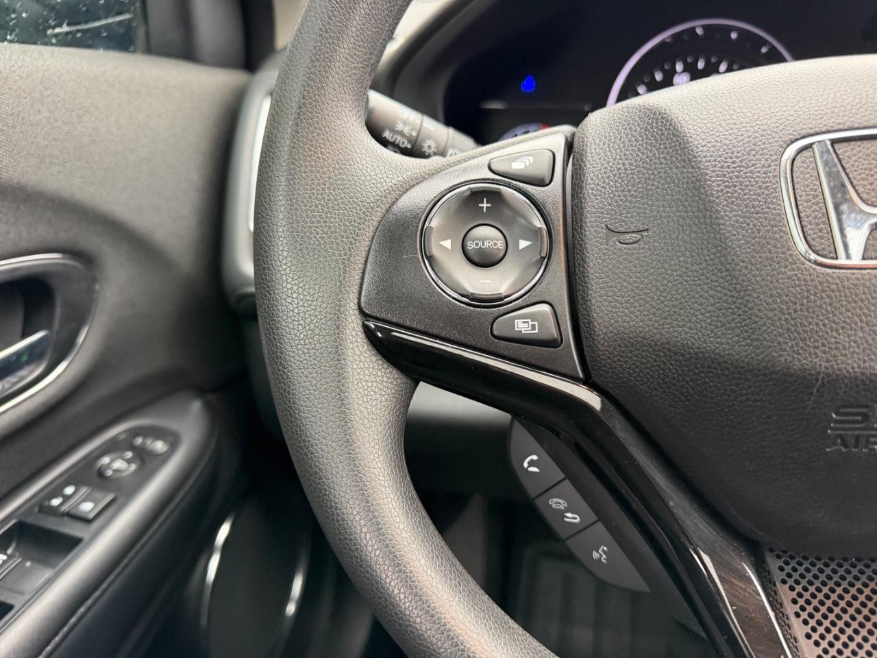 Honda HR-V Vehicle Full-screen Gallery Image 13