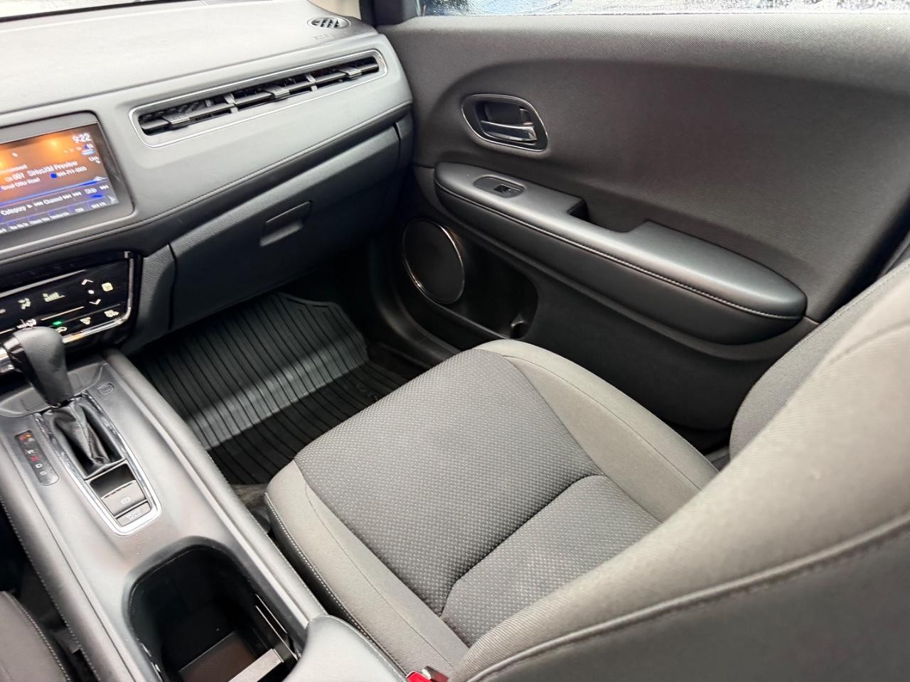 Honda HR-V Vehicle Full-screen Gallery Image 18