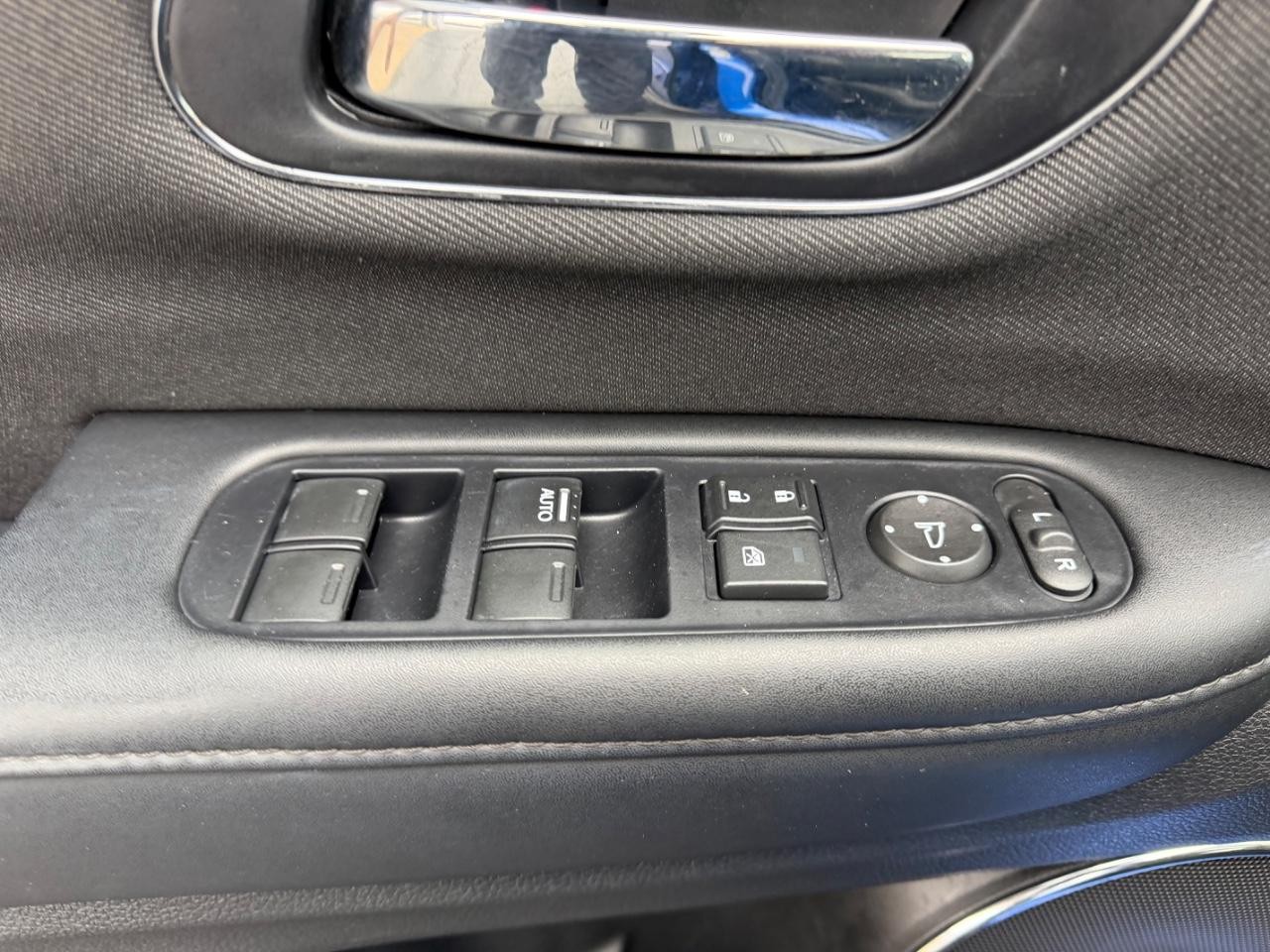 Honda HR-V Vehicle Full-screen Gallery Image 19