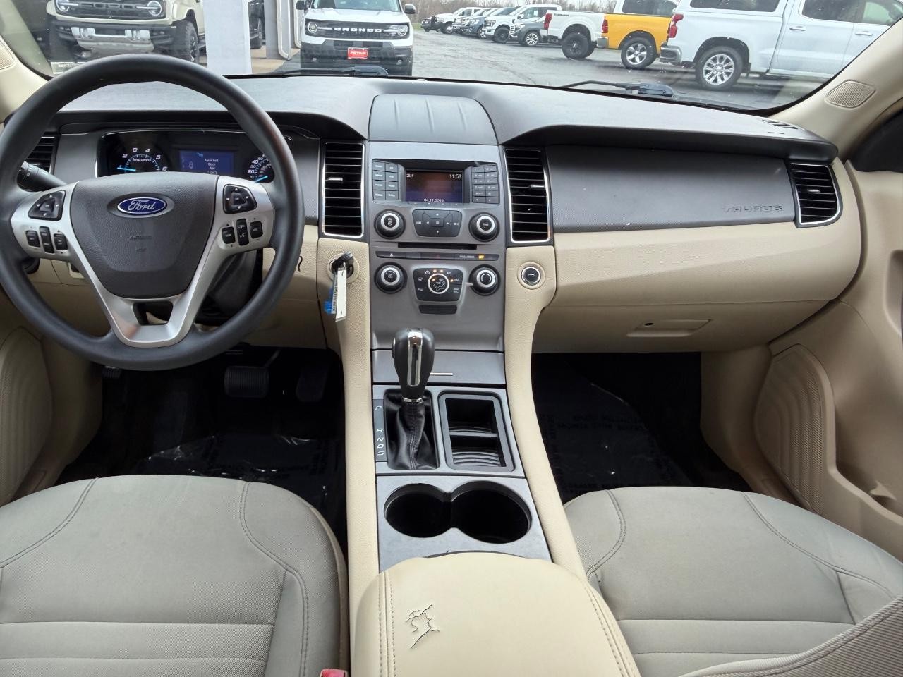 Ford Taurus Vehicle Full-screen Gallery Image 09