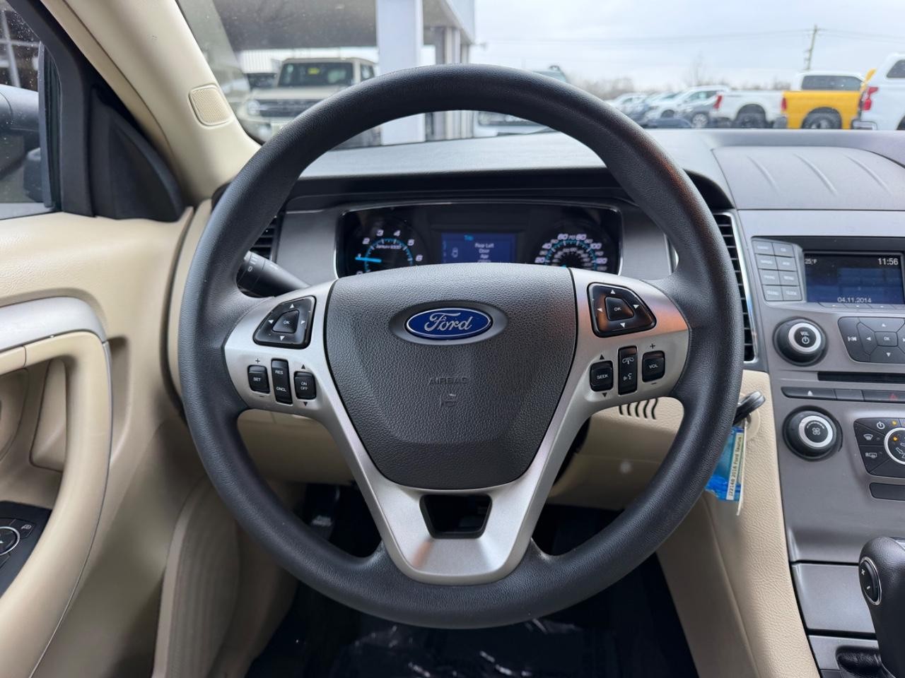 Ford Taurus Vehicle Full-screen Gallery Image 10