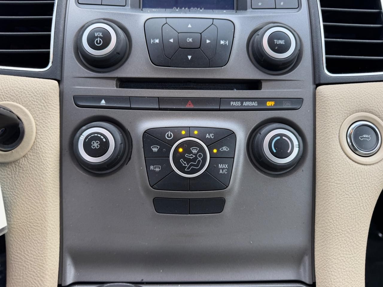 Ford Taurus Vehicle Full-screen Gallery Image 14