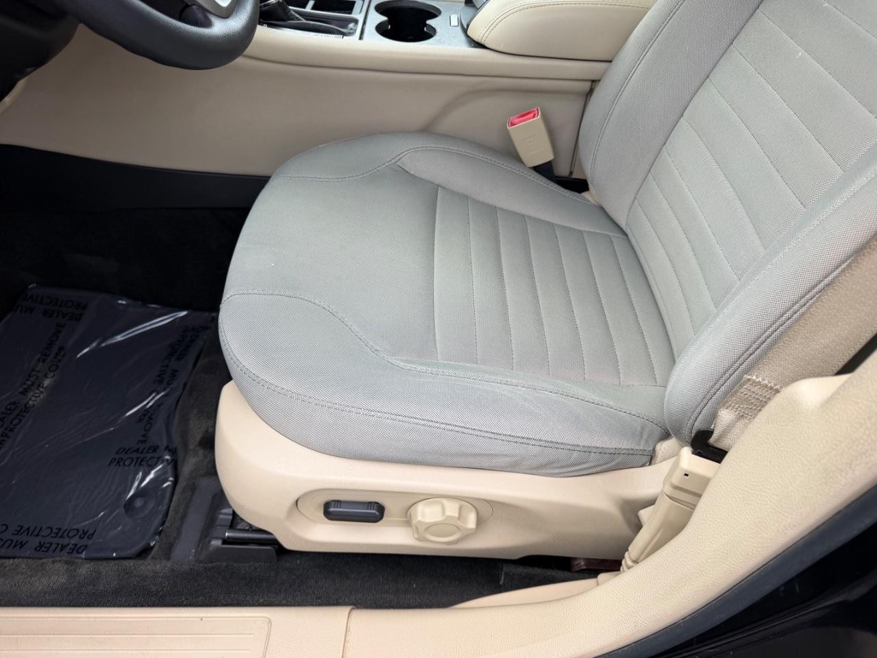 Ford Taurus Vehicle Full-screen Gallery Image 18