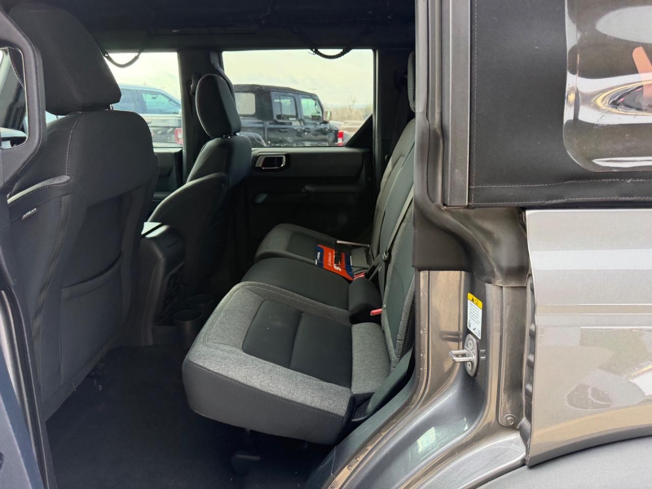 Ford Bronco Vehicle Full-screen Gallery Image 09