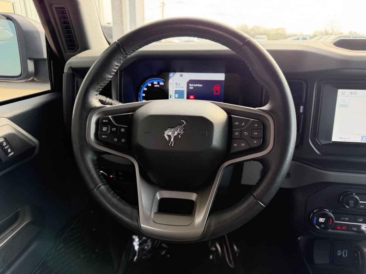 Ford Bronco Vehicle Full-screen Gallery Image 11