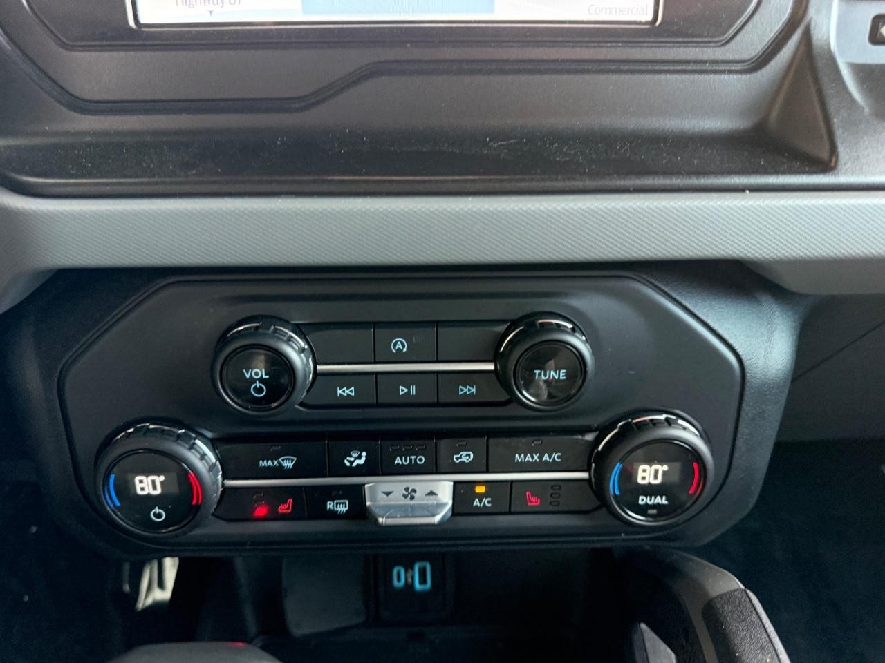 Ford Bronco Vehicle Full-screen Gallery Image 15