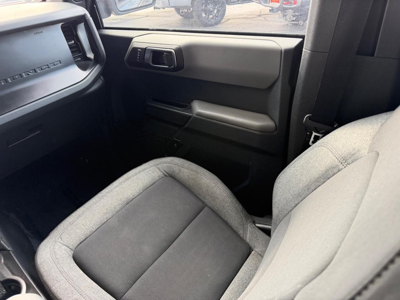 Ford Bronco Vehicle Full-screen Gallery Image 17