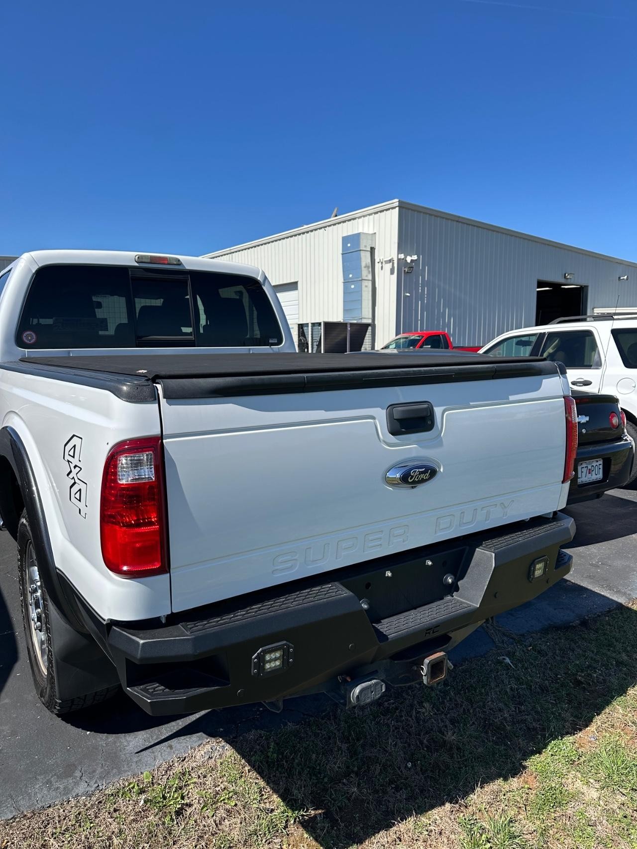 Ford F-250SD Vehicle Full-screen Gallery Image 02